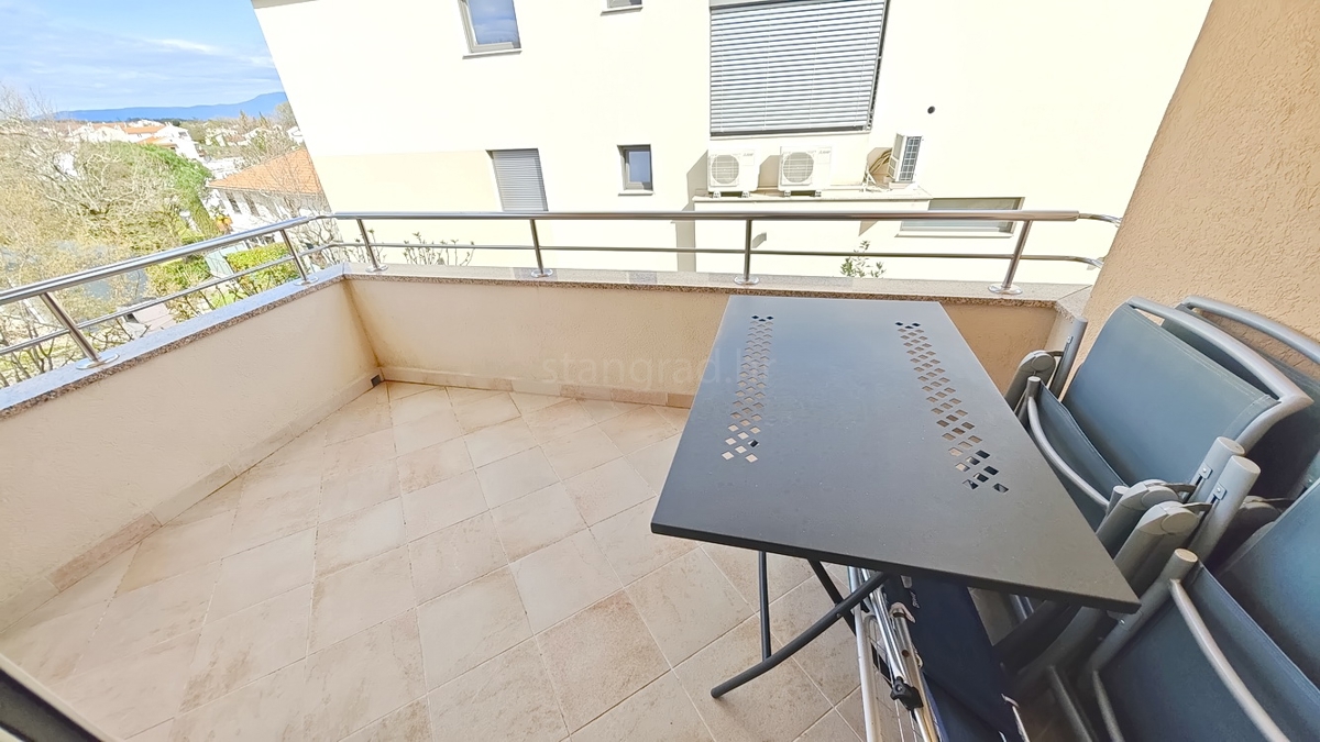 Malinska, opremljen apartma blizu plaže!