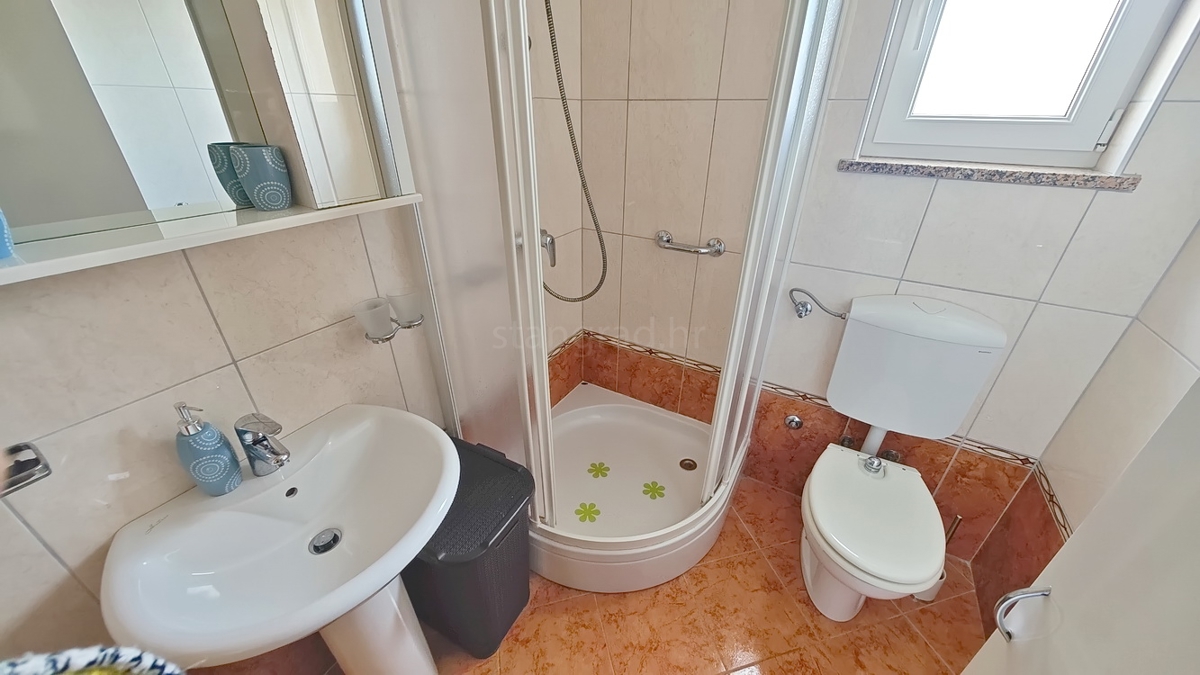 Malinska, opremljen apartma blizu plaže!