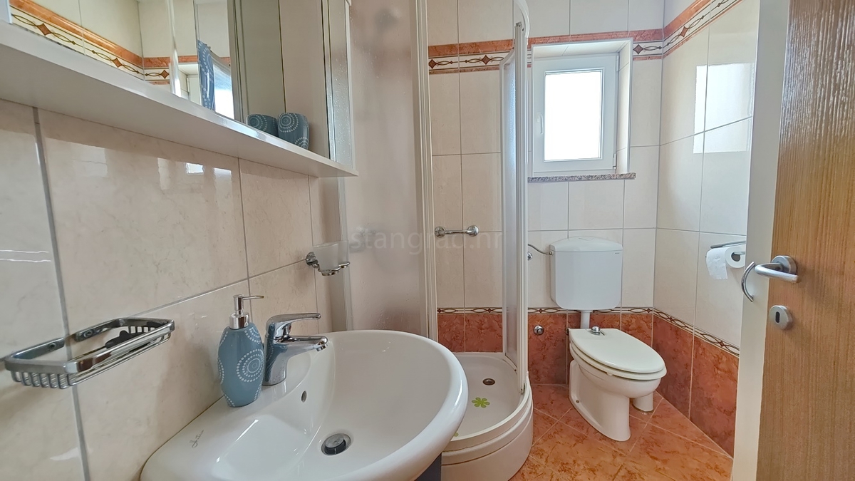 Malinska, opremljen apartma blizu plaže!