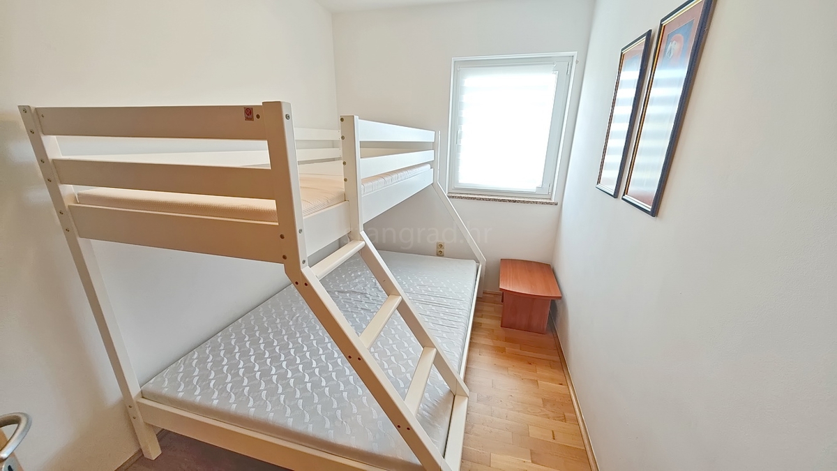 Malinska, opremljen apartma blizu plaže!