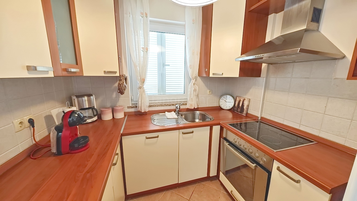 Malinska, opremljen apartma blizu plaže!