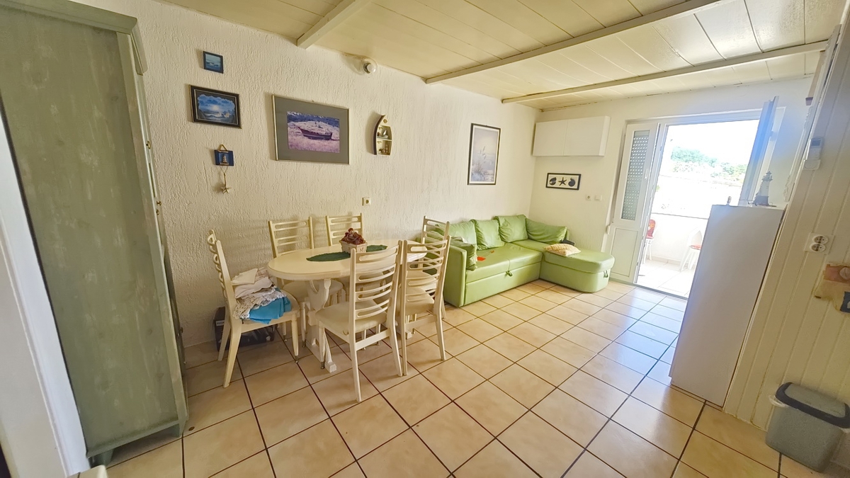 Baška, hiša s 4 apartmaji na mirni lokaciji!