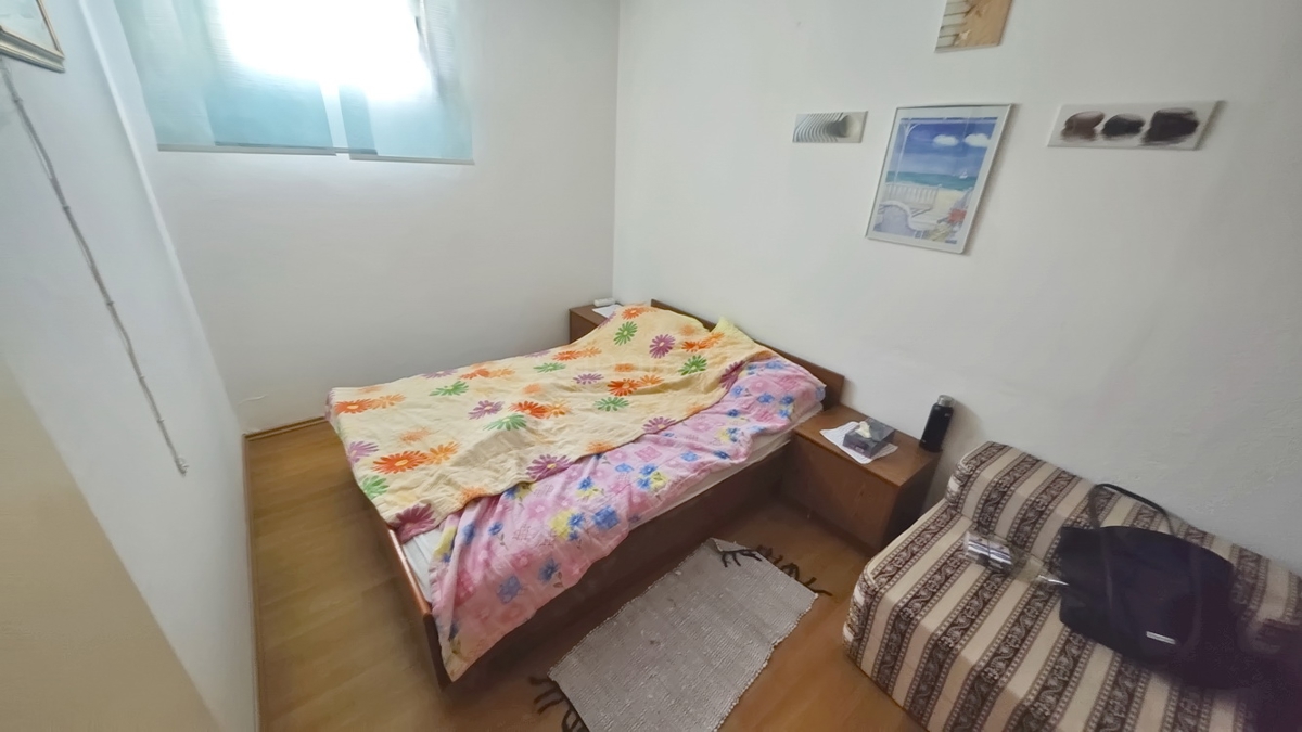 Baška, hiša s 4 apartmaji na mirni lokaciji!