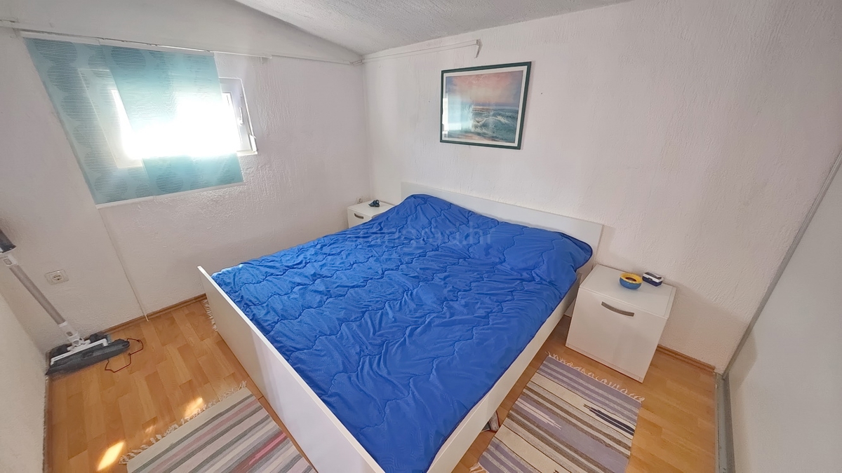 Baška, hiša s 4 apartmaji na mirni lokaciji!