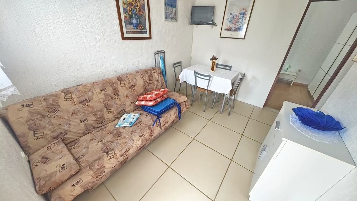 Baška, hiša s 4 apartmaji na mirni lokaciji!