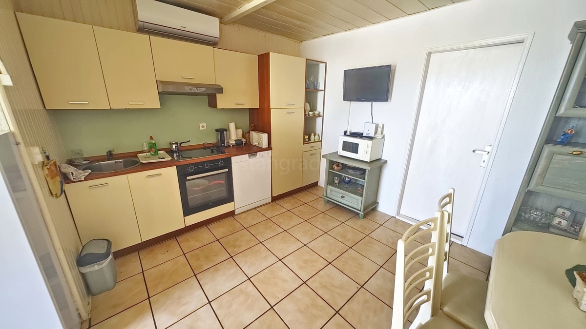 Baška, hiša s 4 apartmaji na mirni lokaciji!