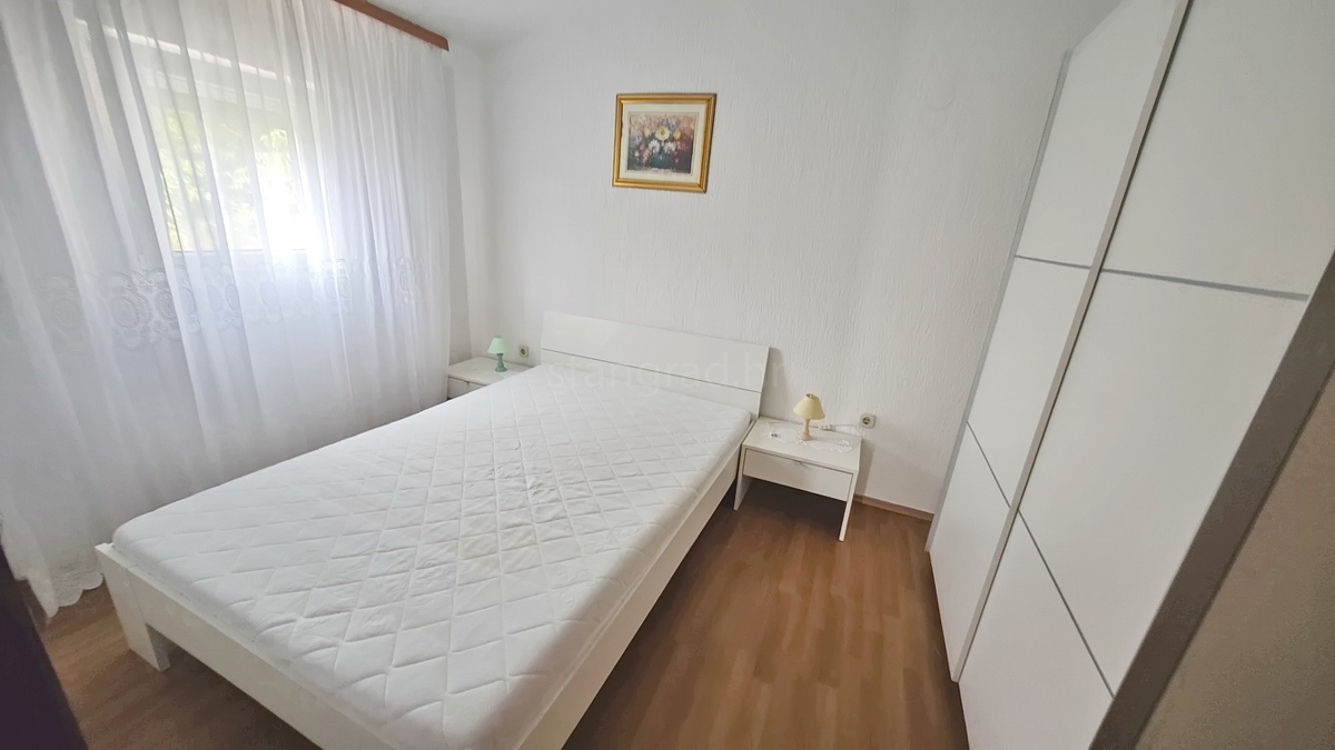 Baška, hiša s 4 apartmaji na mirni lokaciji!