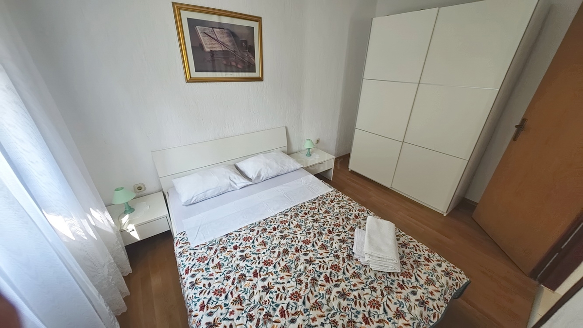 Baška, hiša s 4 apartmaji na mirni lokaciji!