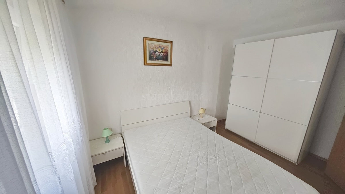 Baška, hiša s 4 apartmaji na mirni lokaciji!