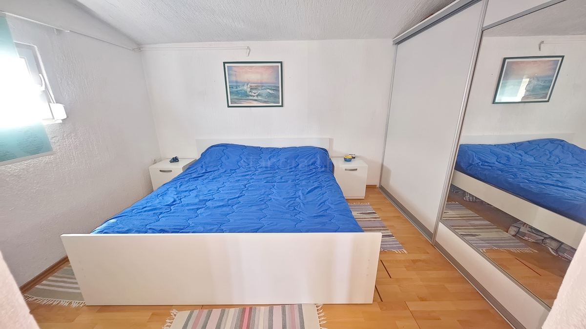 Baška, hiša s 4 apartmaji na mirni lokaciji!