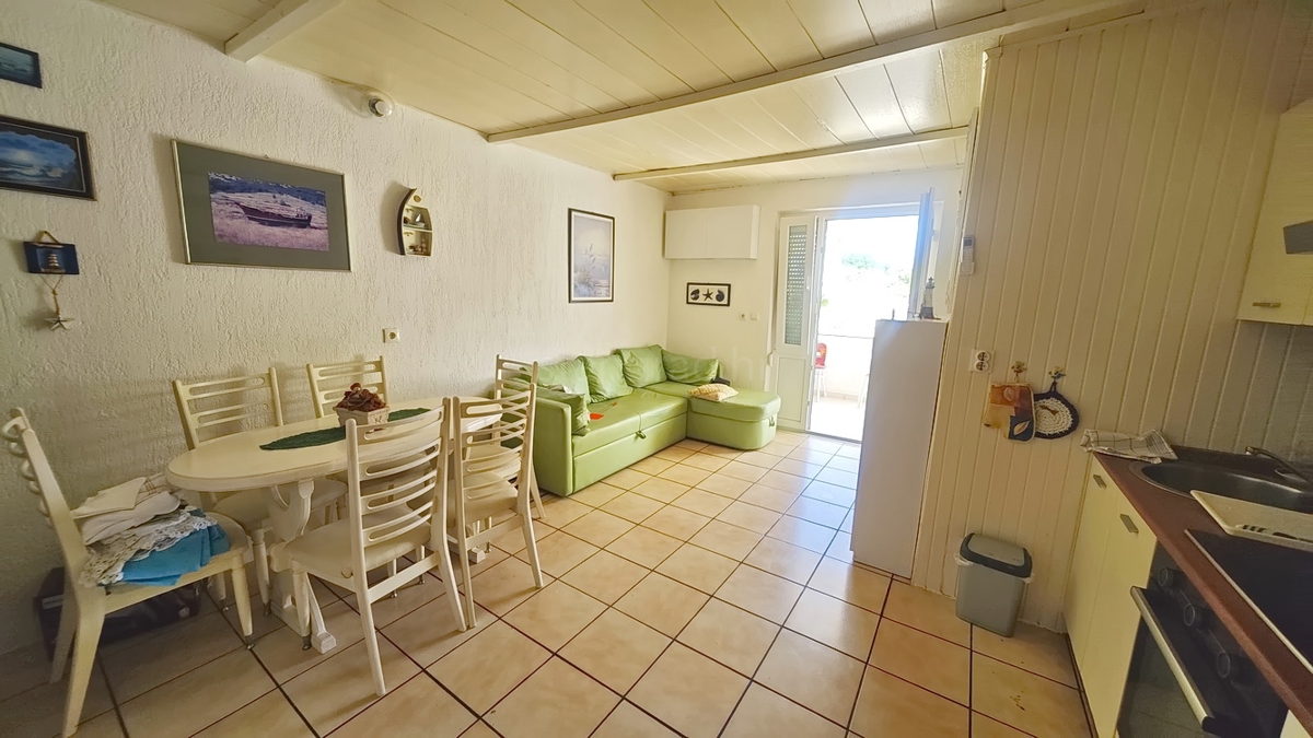 Baška, hiša s 4 apartmaji na mirni lokaciji!