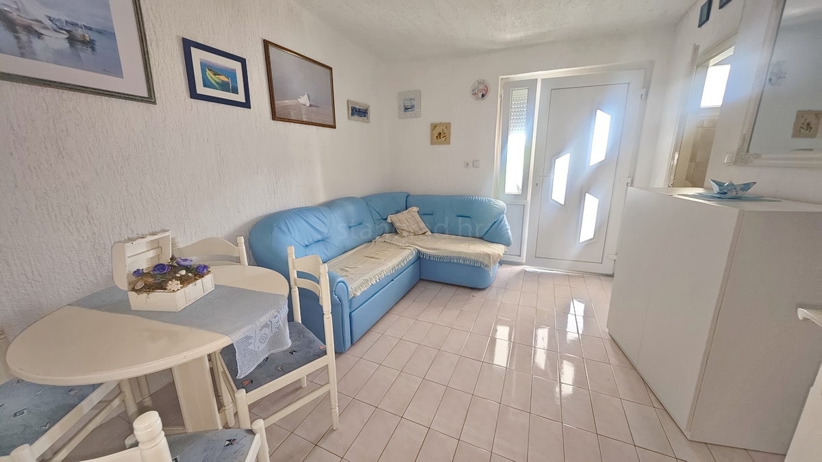 Baška, hiša s 4 apartmaji na mirni lokaciji!