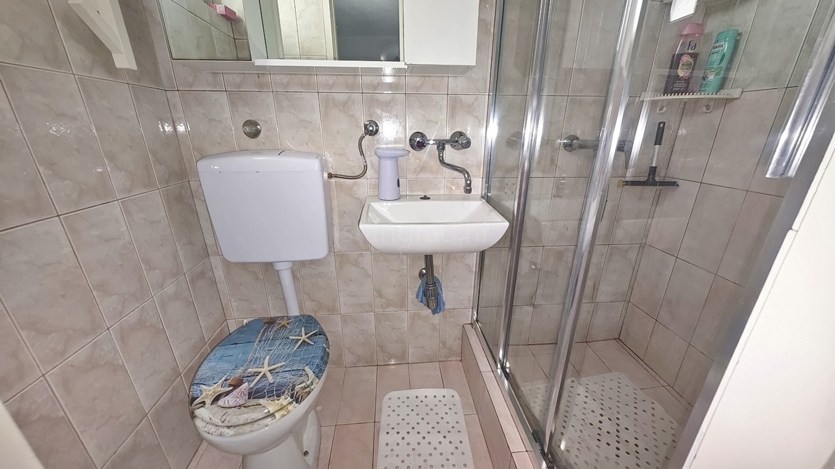 Baška, hiša s 4 apartmaji na mirni lokaciji!
