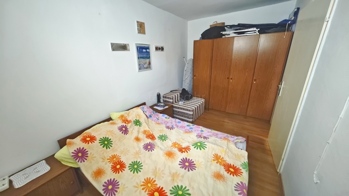 Baška, hiša s 4 apartmaji na mirni lokaciji!