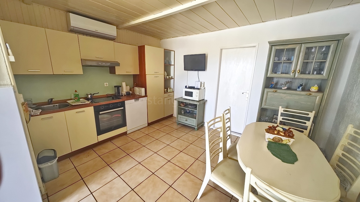 Baška, hiša s 4 apartmaji na mirni lokaciji!
