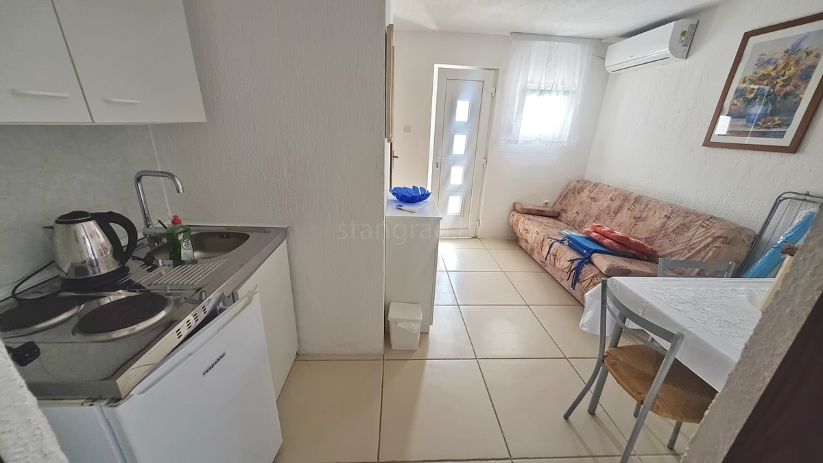 Baška, hiša s 4 apartmaji na mirni lokaciji!