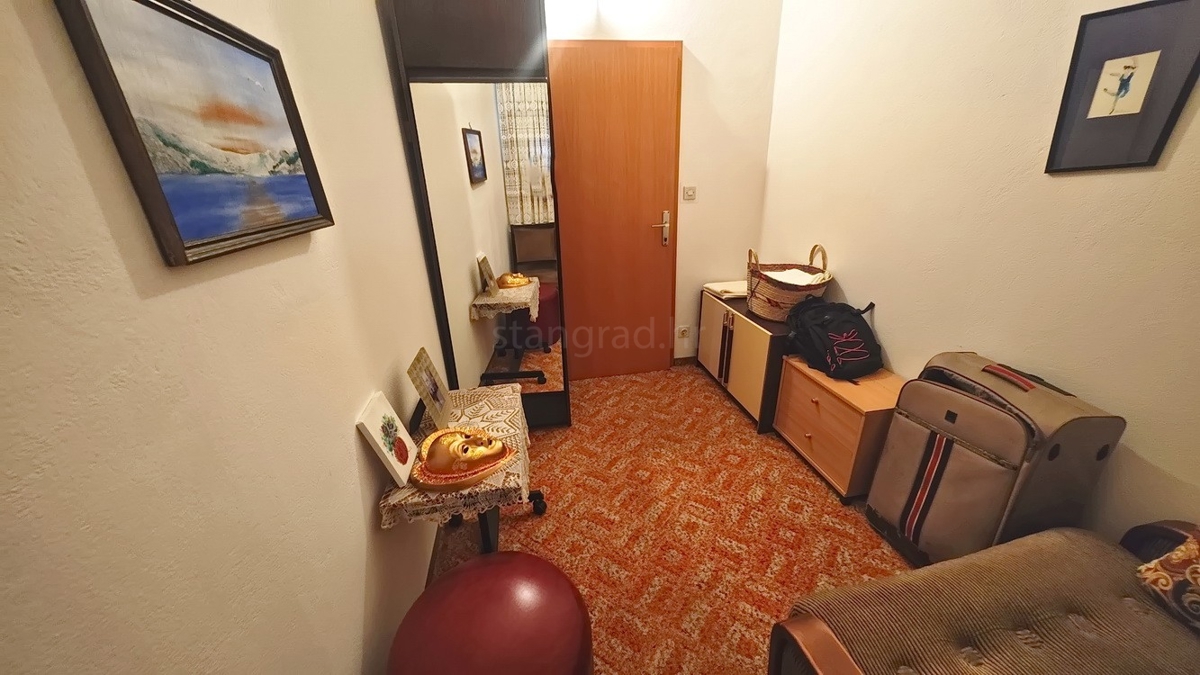Malinska, samostojna hiša s prostornim vrtom v bližini morja!