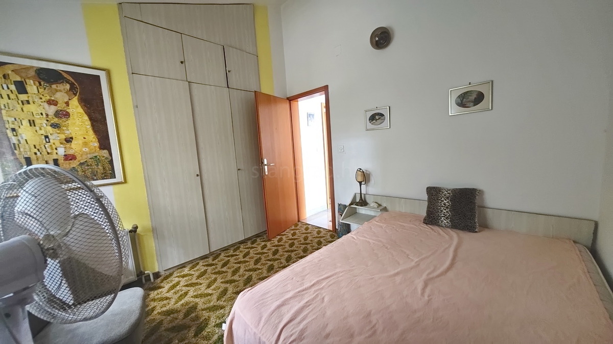 Malinska, samostojna hiša s prostornim vrtom v bližini morja!