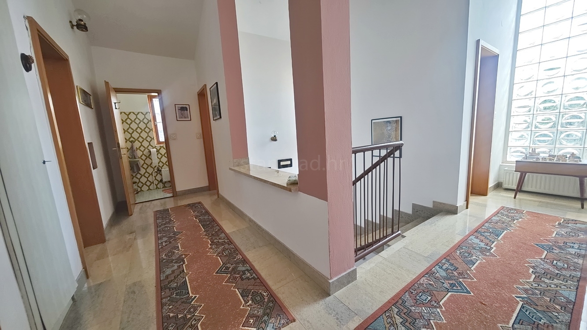 Malinska, samostojna hiša s prostornim vrtom v bližini morja!