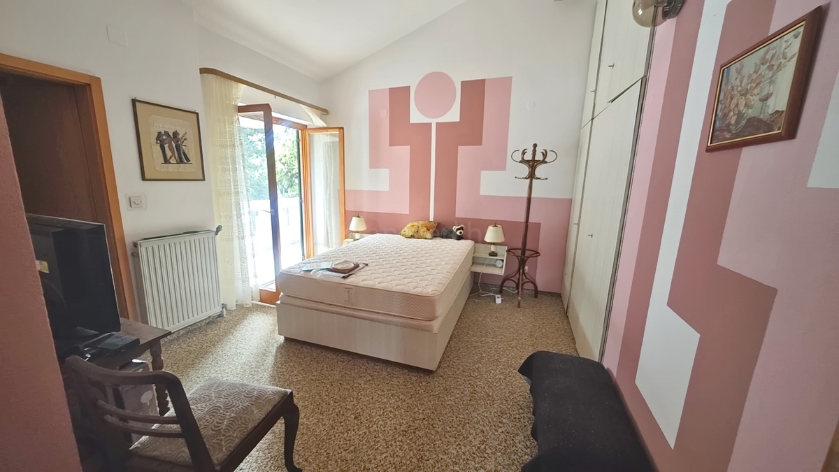 Malinska, samostojna hiša s prostornim vrtom v bližini morja!