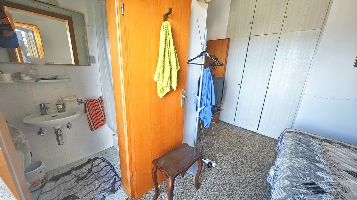 Malinska, samostojna hiša s prostornim vrtom v bližini morja!