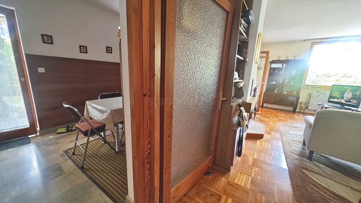 Malinska, samostojna hiša s prostornim vrtom v bližini morja!
