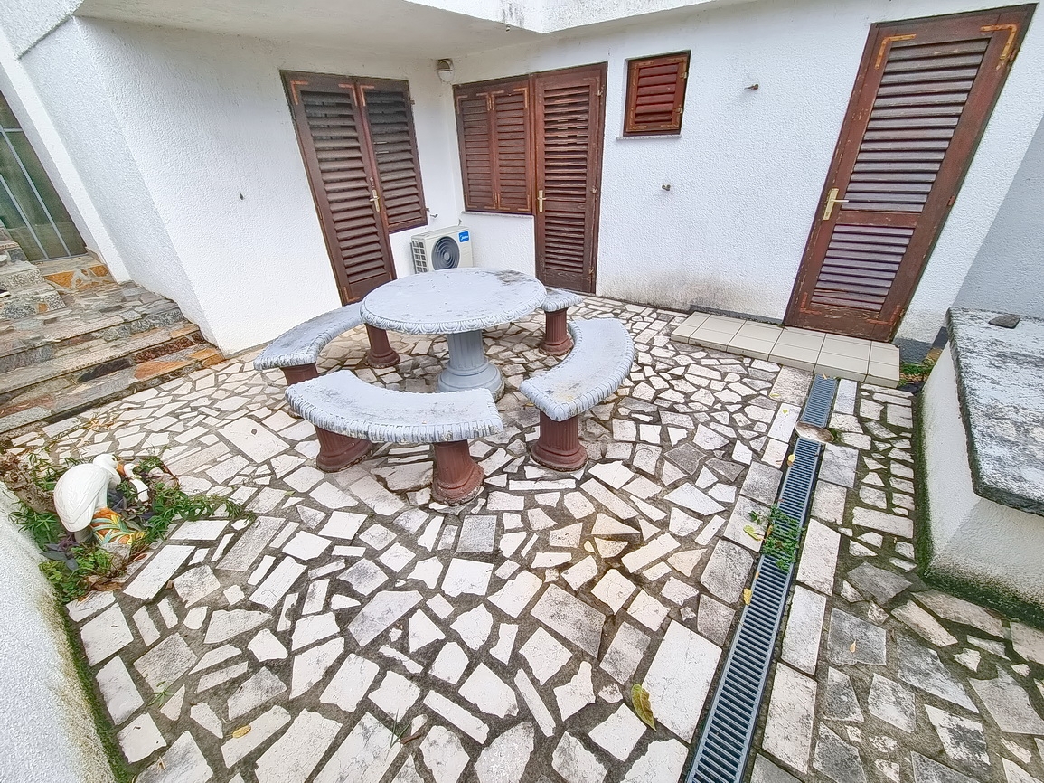 Crikvenica, apartma s teraso na odlični lokaciji v bližini morja!