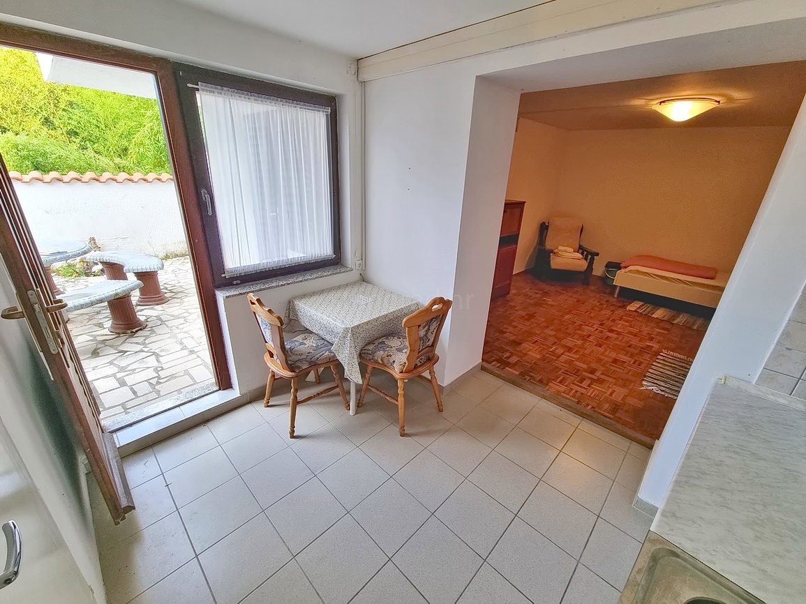 Crikvenica, apartma s teraso na odlični lokaciji v bližini morja!