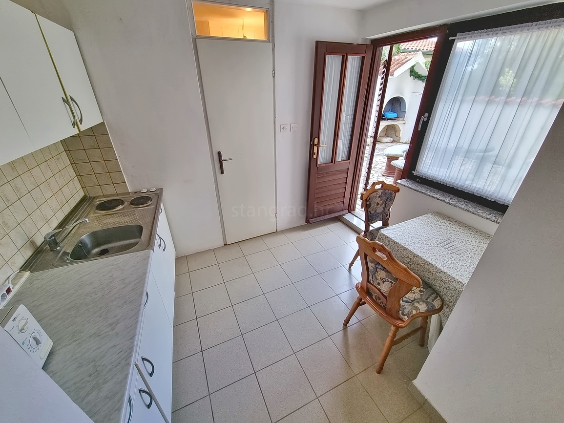 Crikvenica, apartma s teraso na odlični lokaciji v bližini morja!