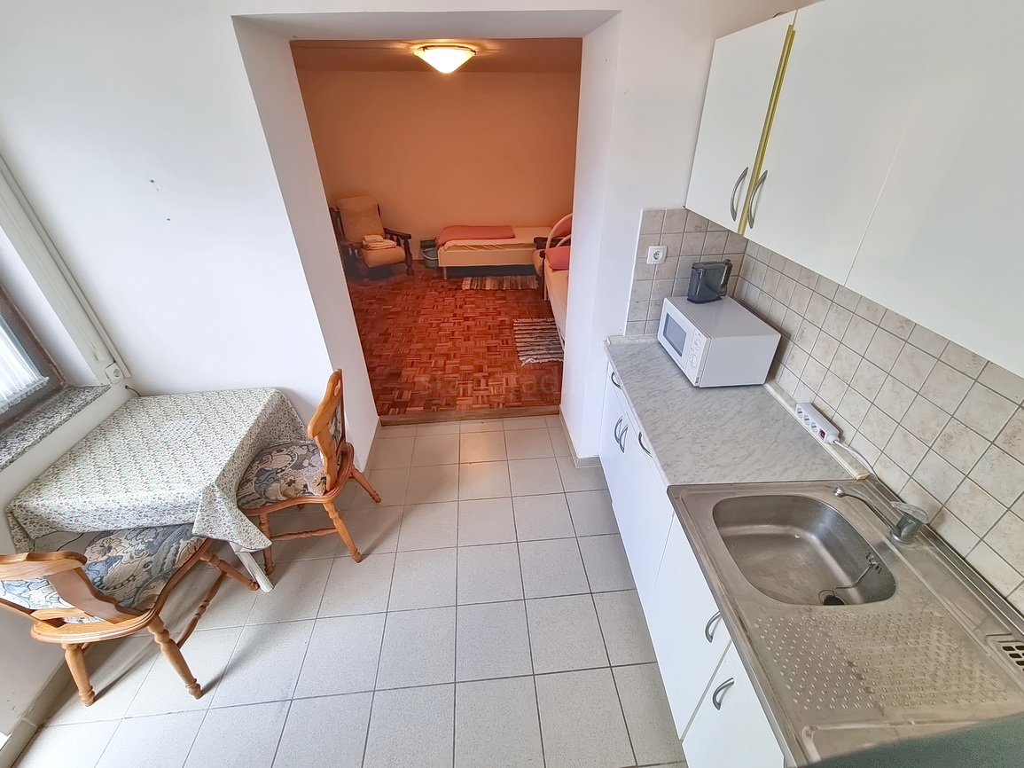 Crikvenica, apartma s teraso na odlični lokaciji v bližini morja!