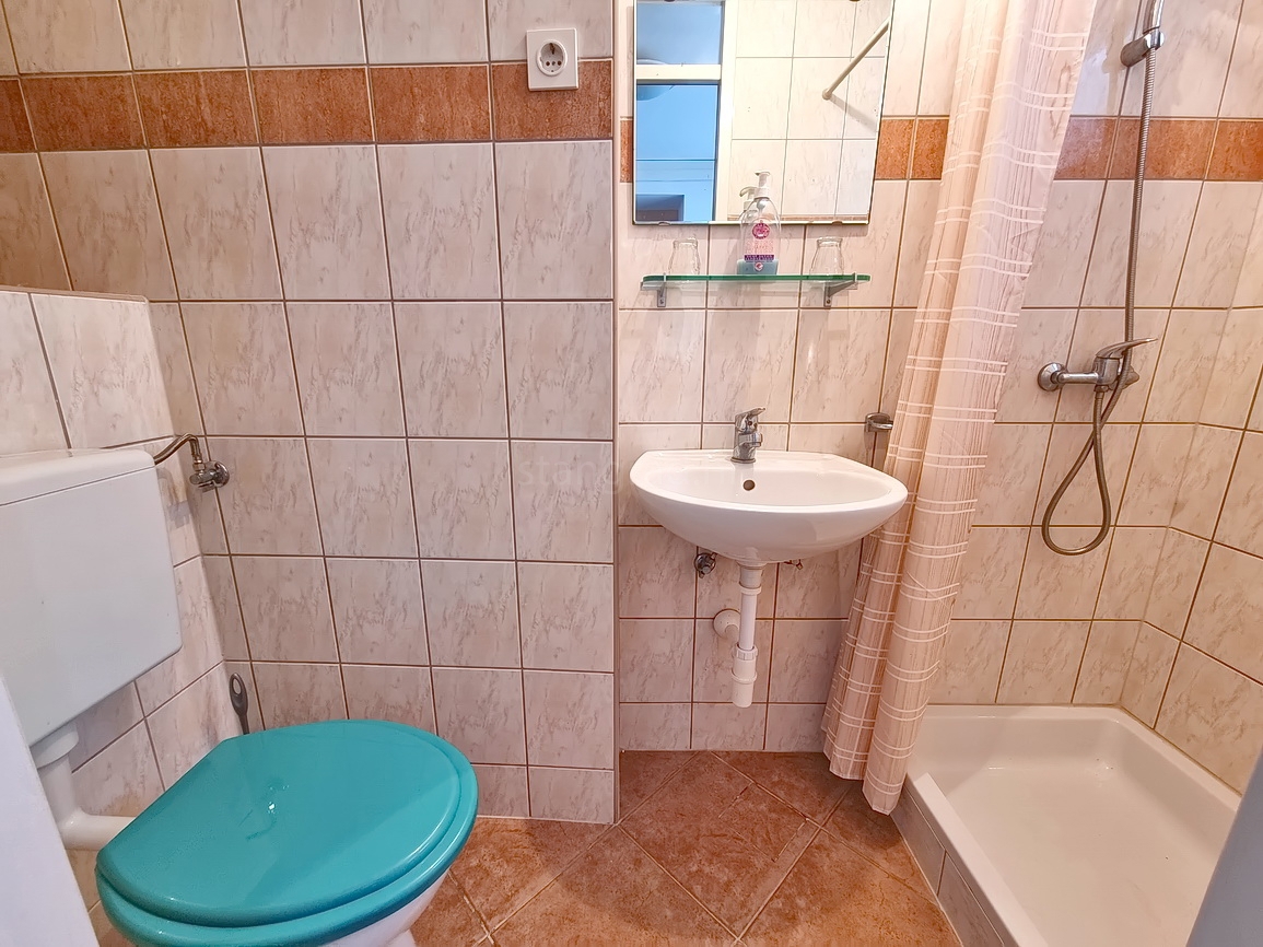 Crikvenica, apartma s teraso na odlični lokaciji v bližini morja!