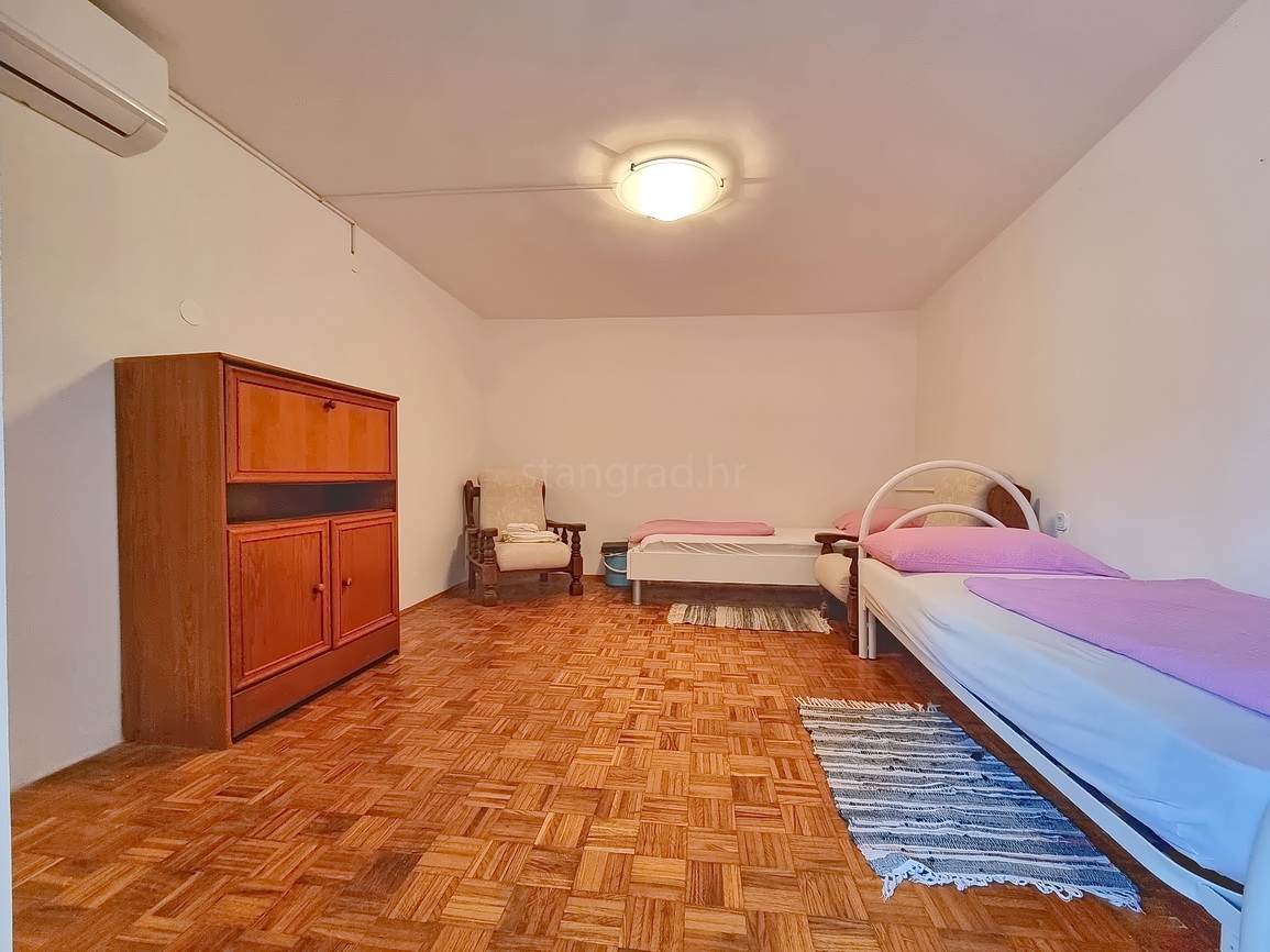 Crikvenica, apartma s teraso na odlični lokaciji v bližini morja!