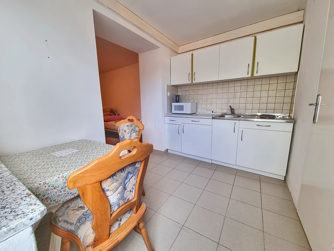 Crikvenica, apartma s teraso na odlični lokaciji v bližini morja!