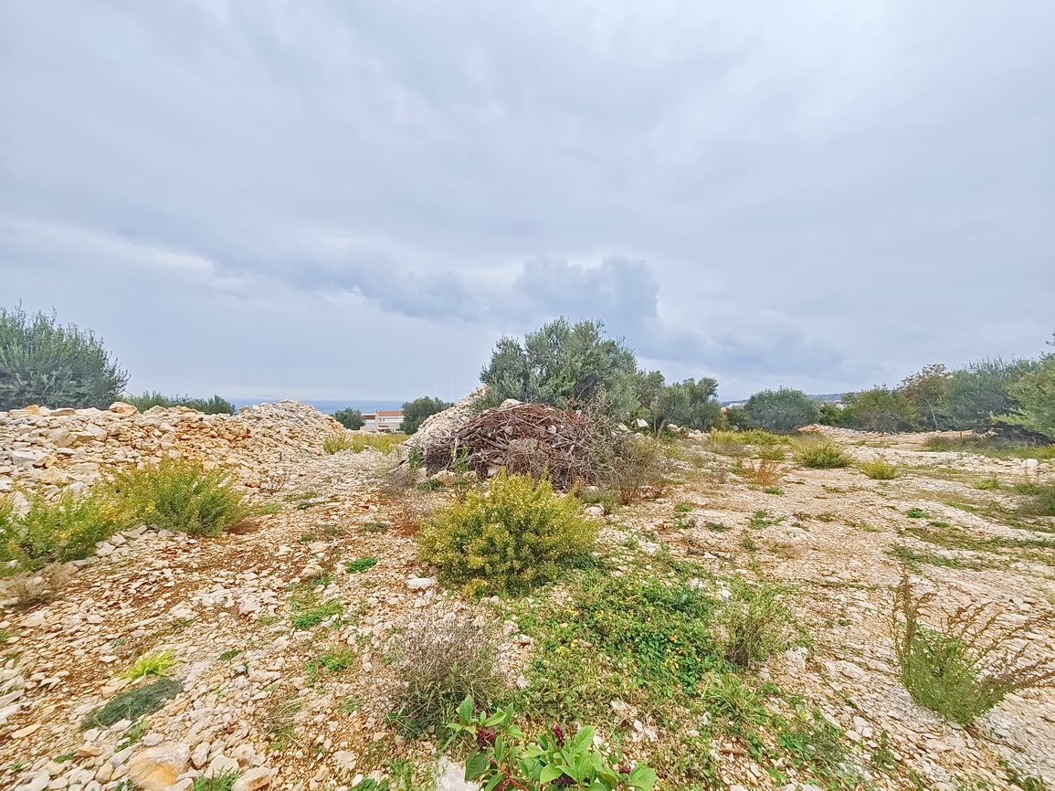 Krk, gradbeno zemljišče na atraktivni lokaciji s pogledom na morje!