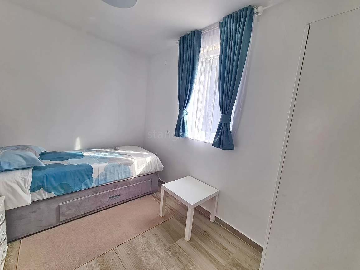 Crikvenica, samostojna hiša s petimi apartmaji v bližini morja!