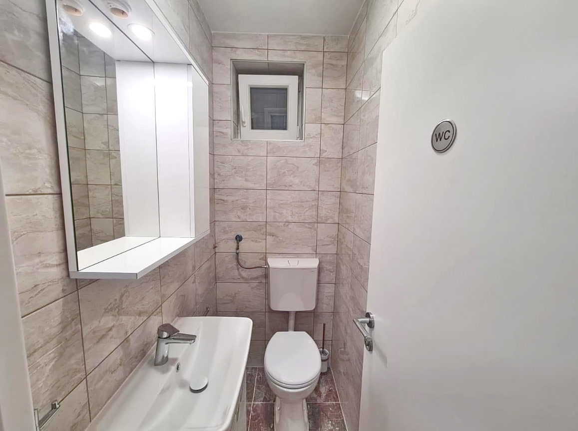 Crikvenica, samostojna hiša s petimi apartmaji v bližini morja!