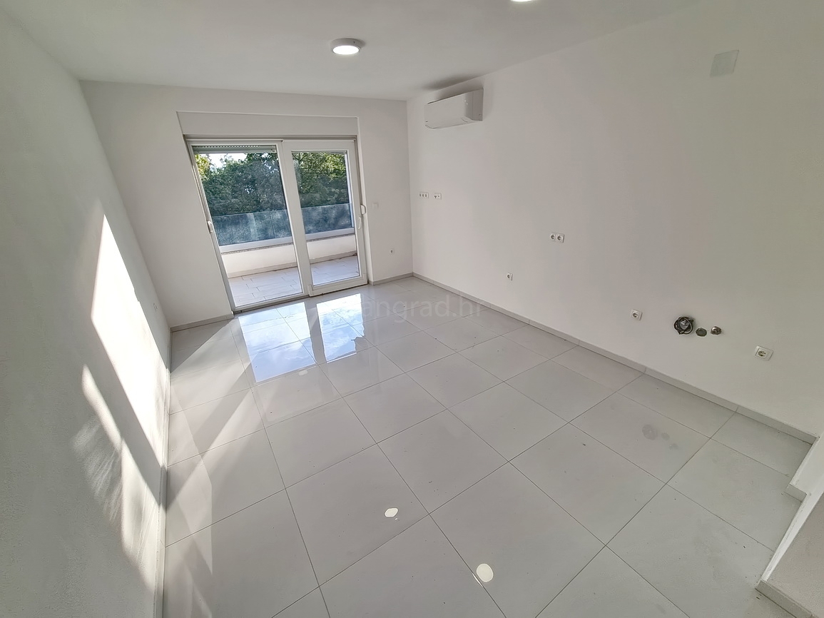 Crikvenica, stanovanje v visokem pritličju blizu morja!