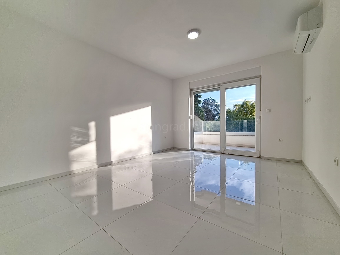 Crikvenica, stanovanje v visokem pritličju blizu morja!