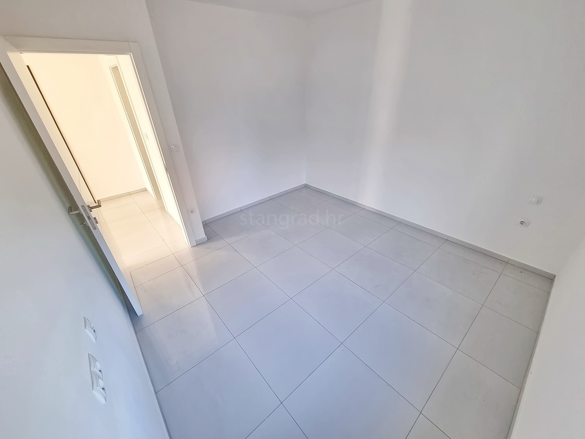 Crikvenica, stanovanje v visokem pritličju blizu morja!