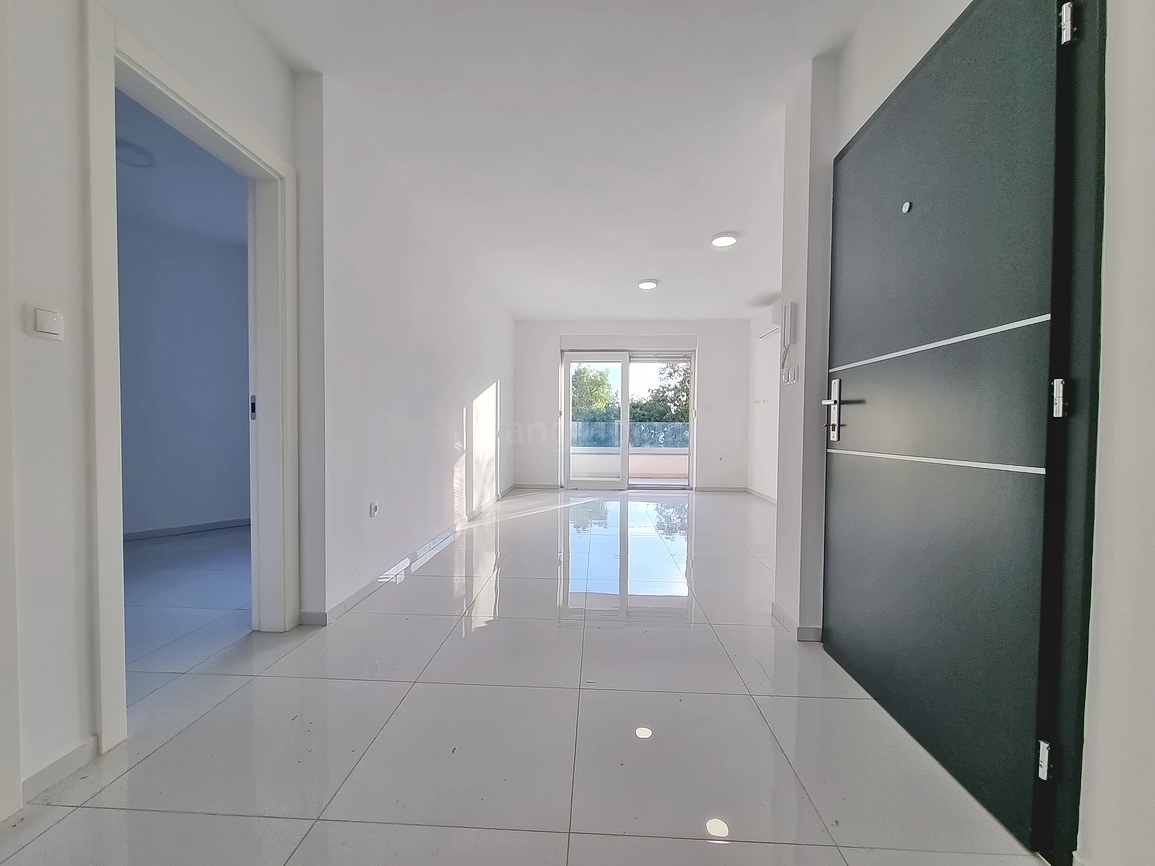 Crikvenica, stanovanje v visokem pritličju blizu morja!