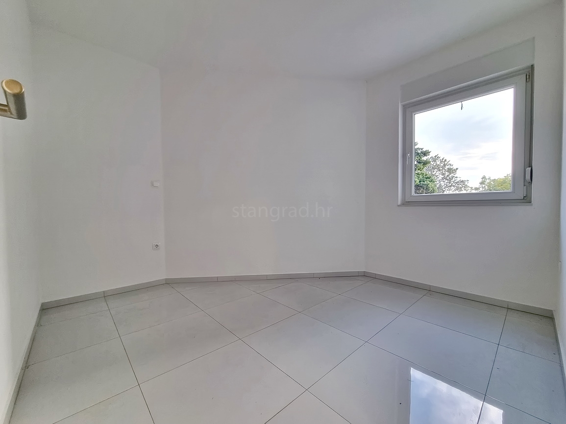 Crikvenica, stanovanje v visokem pritličju blizu morja!