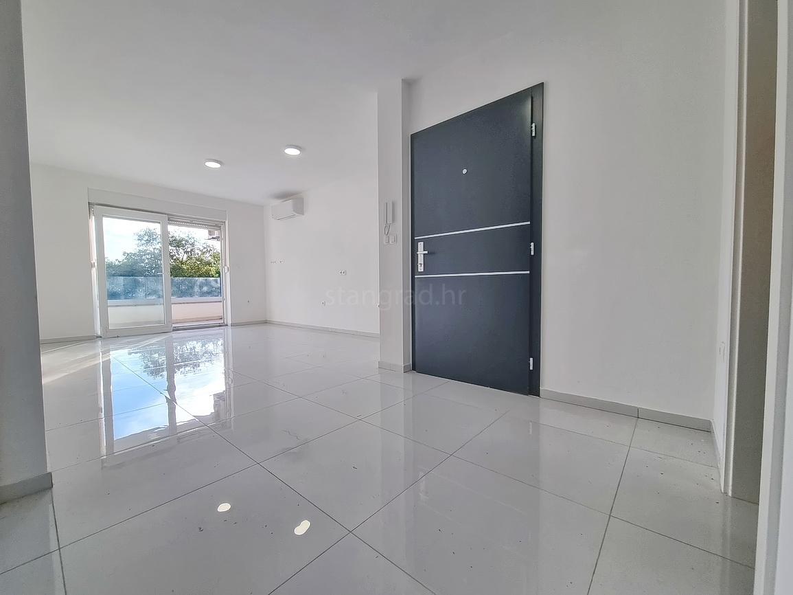 Crikvenica, stanovanje v visokem pritličju blizu morja!