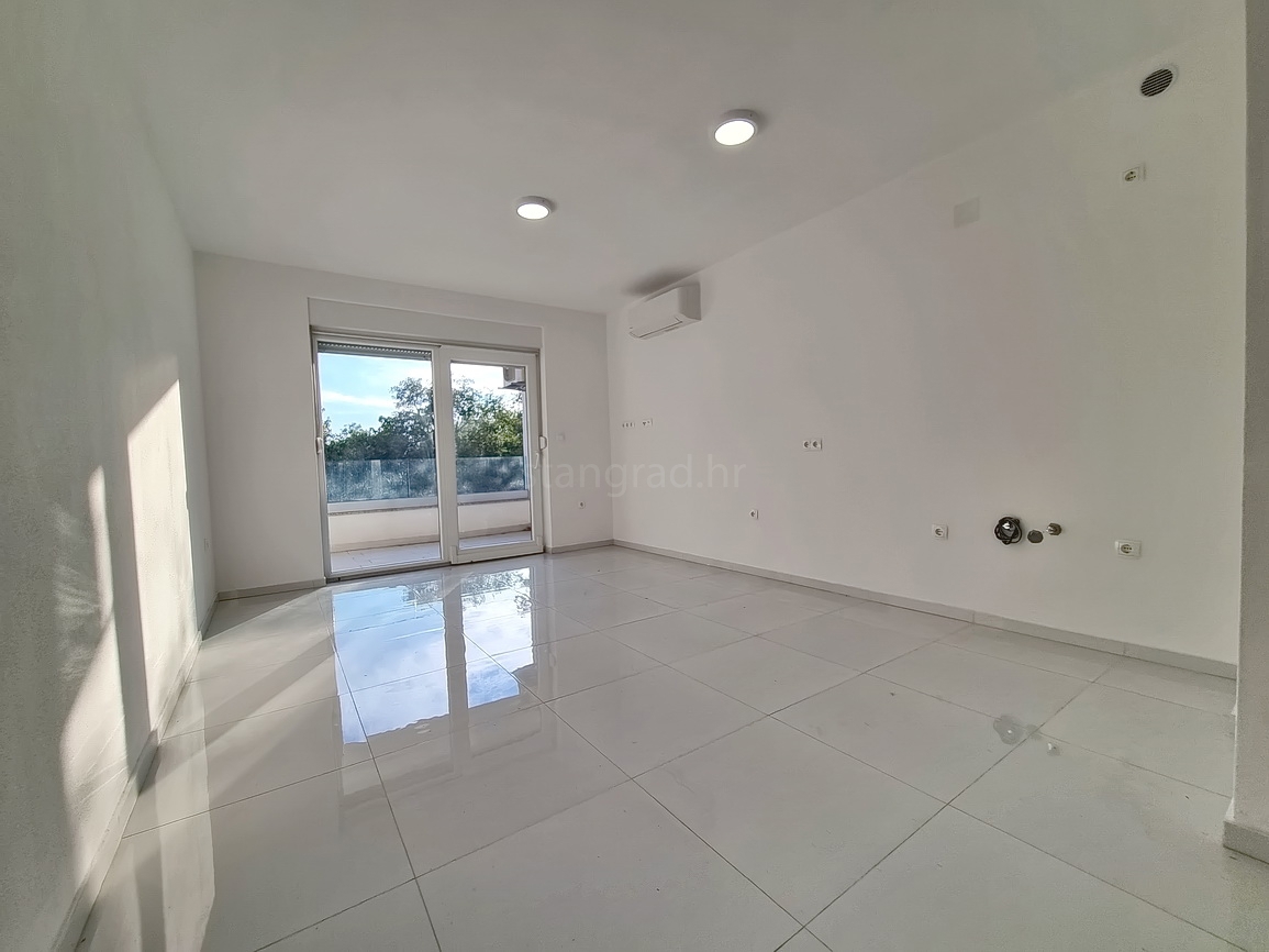 Crikvenica, stanovanje v visokem pritličju blizu morja!