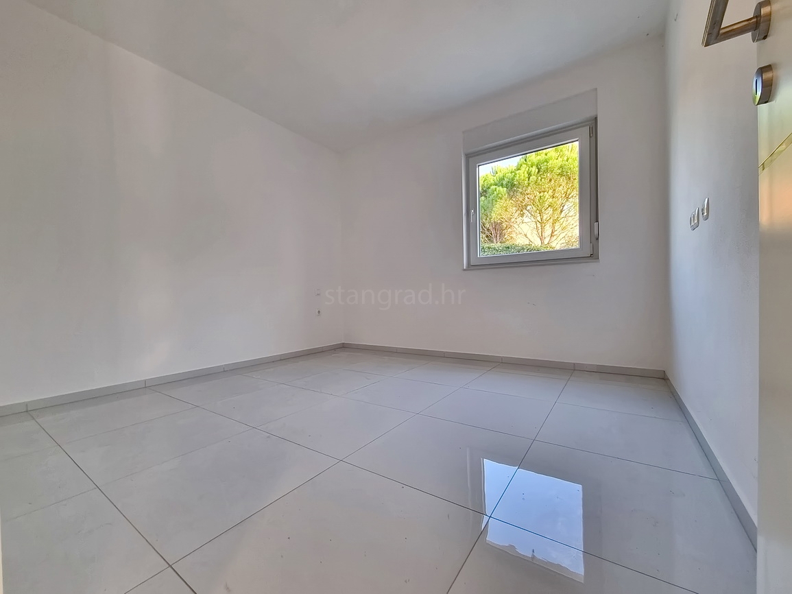 Crikvenica, stanovanje v visokem pritličju blizu morja!