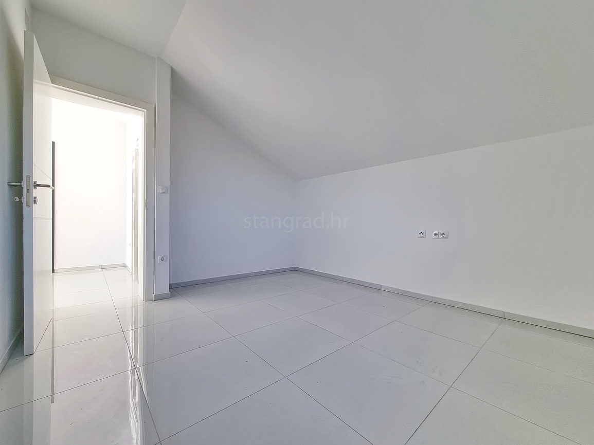 Crikvenica, stanovanje v 2. nadstropju novogradnje v bližini morja!