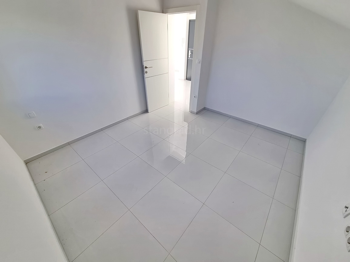 Crikvenica, stanovanje v 2. nadstropju novogradnje v bližini morja!