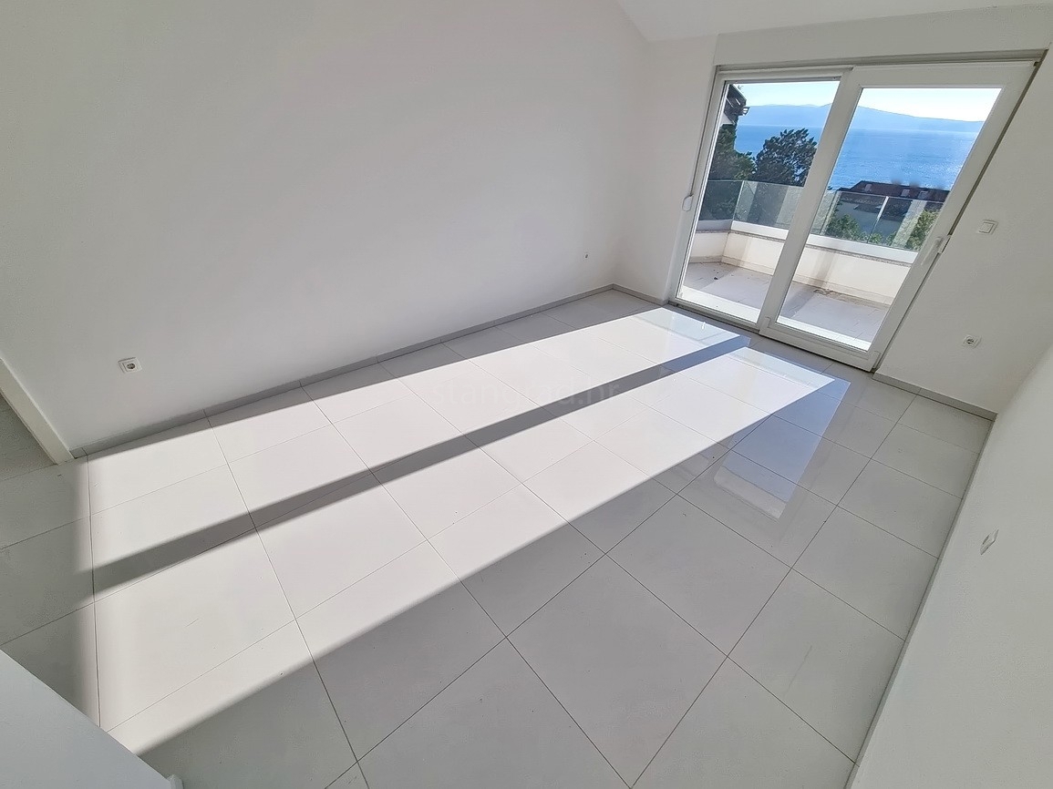 Crikvenica, stanovanje v 2. nadstropju novogradnje v bližini morja!