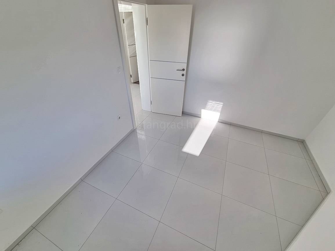 Crikvenica, stanovanje v 2. nadstropju novogradnje v bližini morja!