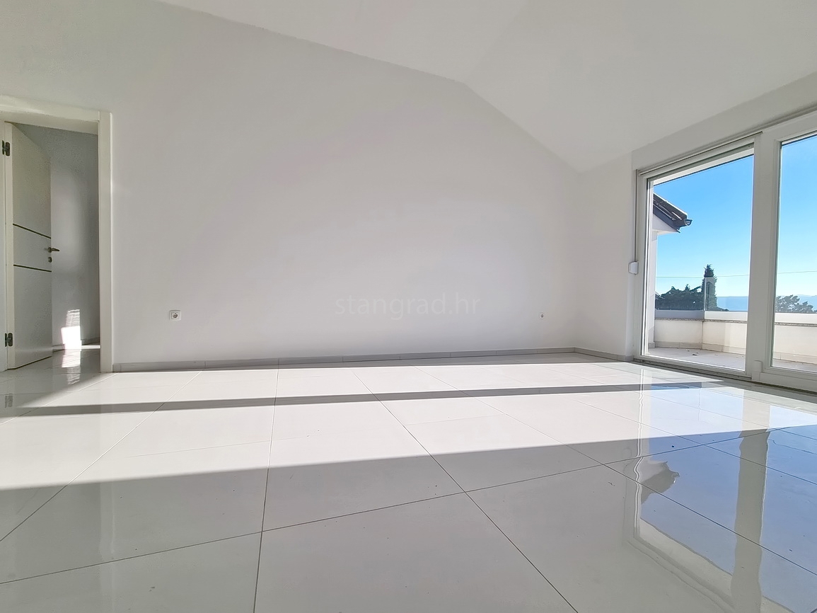 Crikvenica, stanovanje v 2. nadstropju novogradnje v bližini morja!