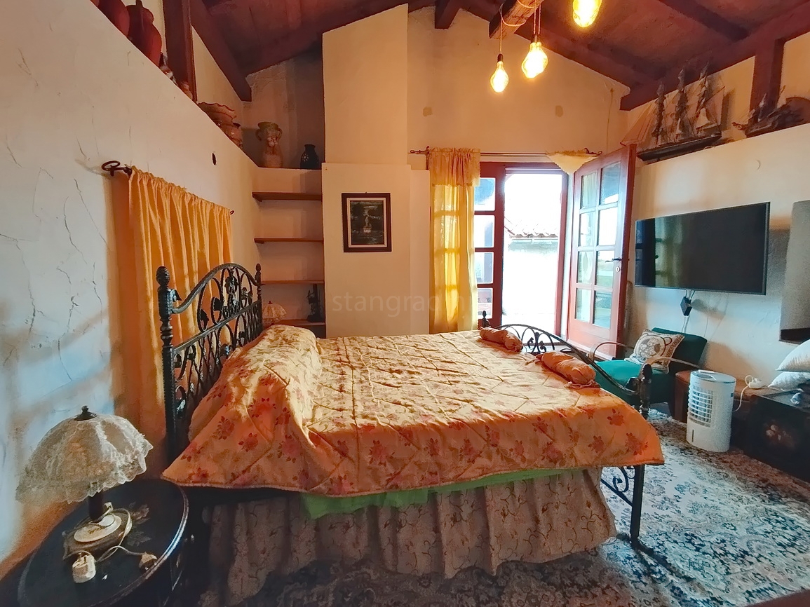 Dobrinj, zanimiva vrstna hiša na zelo dobri lokaciji!